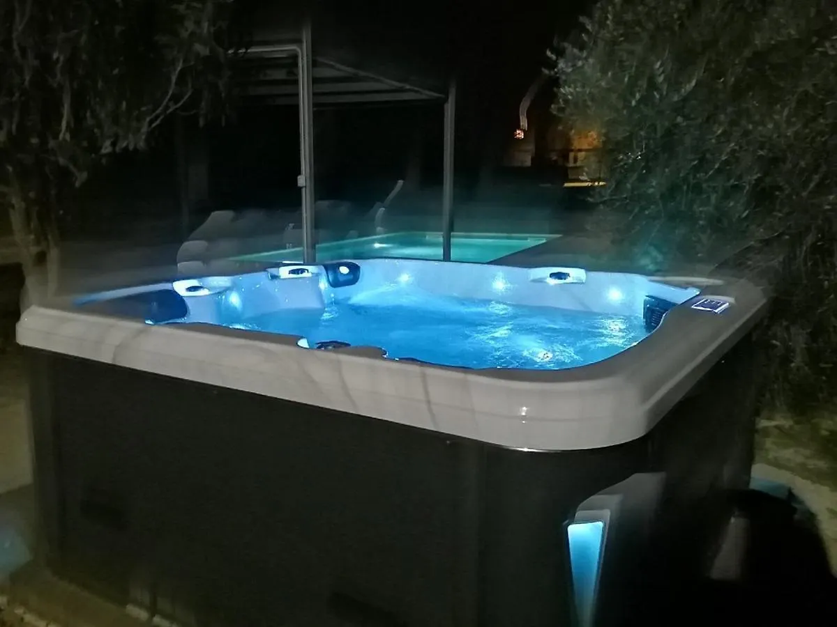 Terre Bianche With Private Pool And Whirlpool